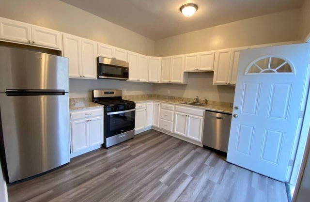 Double Play Apt 2 - All Star Baseball Rentals