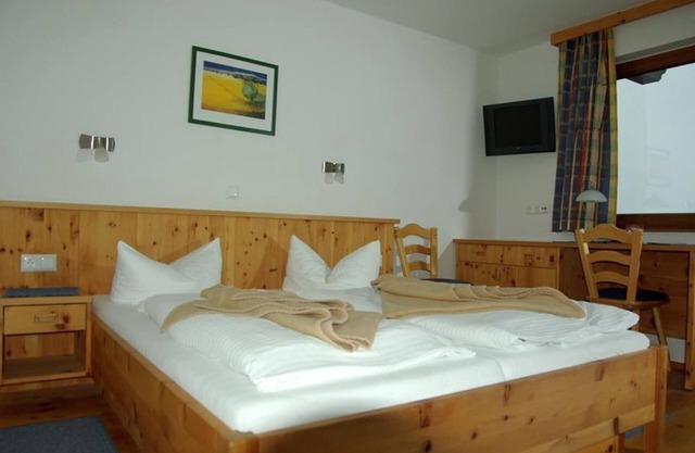Double room with south-facing balcony - Almhotel Fichtenheim
