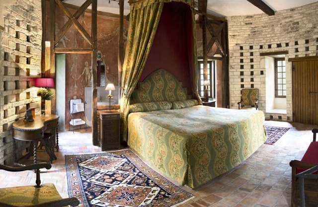 Dovecote in enclosed estate overlooking Château de brou