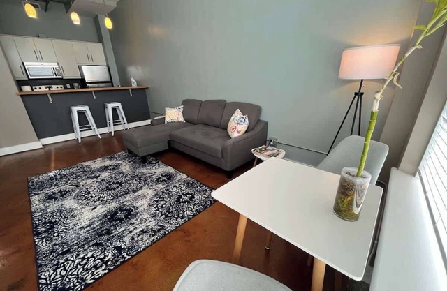 Downtown 1st Floor Apt: Walk to Breweries, Food