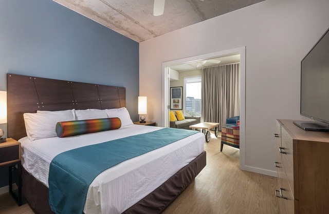 DOWNTOWN Austin with ROOFTOP Pool and BBQ Area, Fire Pit & a Fitness Center