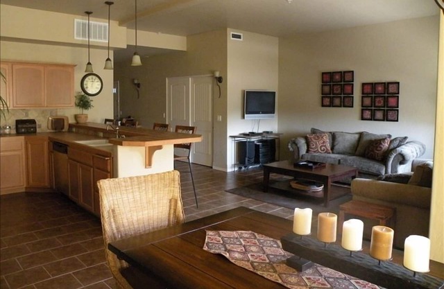 Downtown Cd’A Condo ~ Clean * Convenient * Comfortable