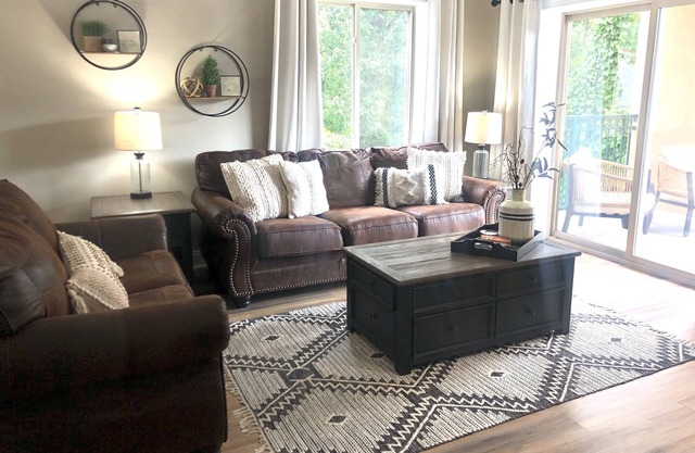 “Downtown Comfort”-Best Location in Gatlinburg! 5 Stars!