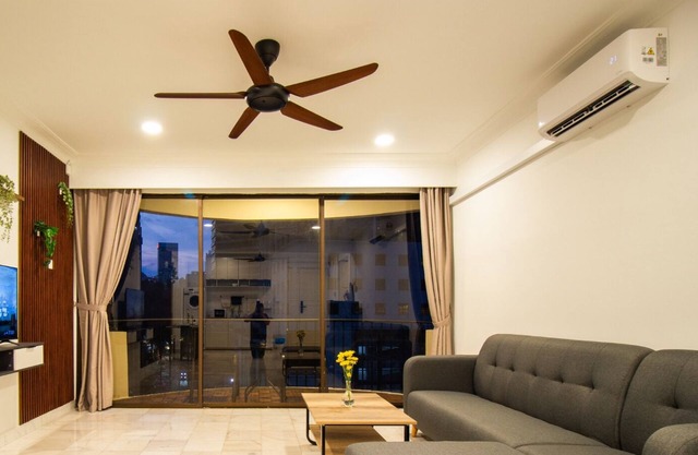 Downtown Condo KL For 9~18 Pax, Walk to Nightlife, MRT, KL Tower & Pavillion
