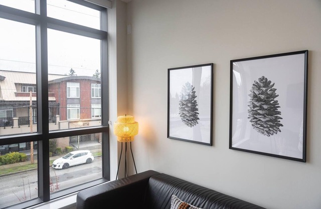 Downtown Condo near Vancouver Skytrain