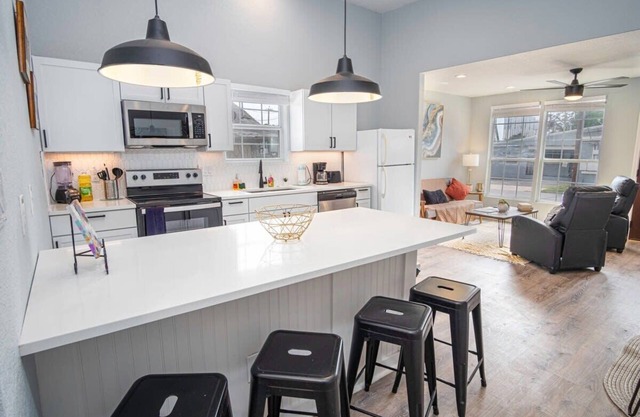 Downtown Delight: 3BR/2BA Jewel Near Riverwalk