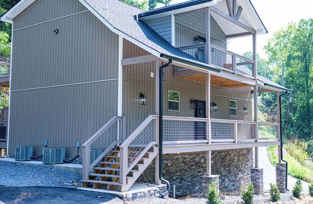 Downtown Gatlinburg- steps from the Parkway
