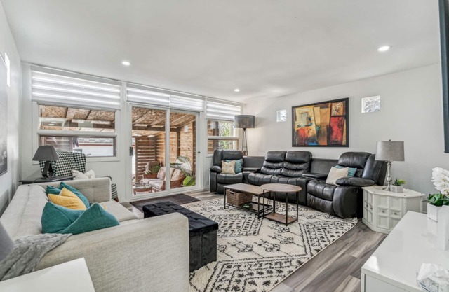 Downtown Gem Sleeps 8!