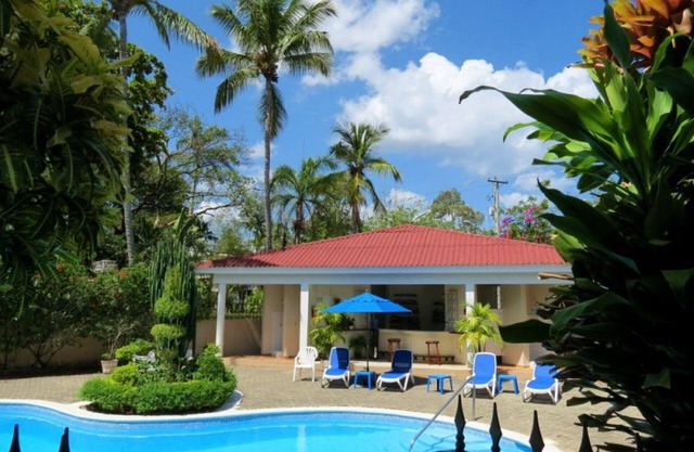 Downtown guest-friendly condo steps from sandy beach!