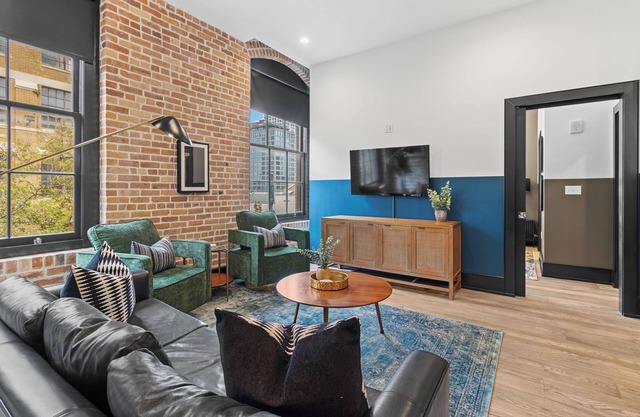 Downtown Heated Rooftop Pool Gym Gameroom