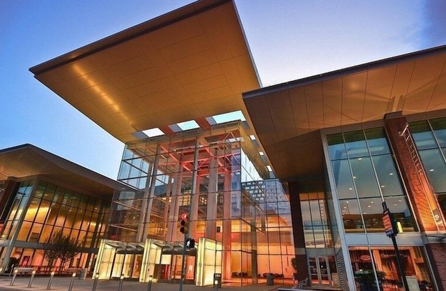 Downtown Indy King Suite Lucas Oil Conv Center Skywalk#1