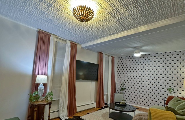 Downtown Jersey City Gem! 2bd/1bth Quiet Duplex w Backyard. 10 min from NYC!