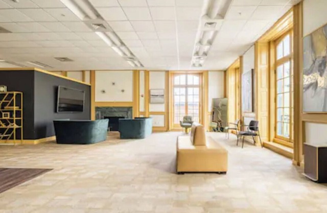 Downtown Loft Meeting Space in Historic Baltimore (No Overnight Stays Allowed)