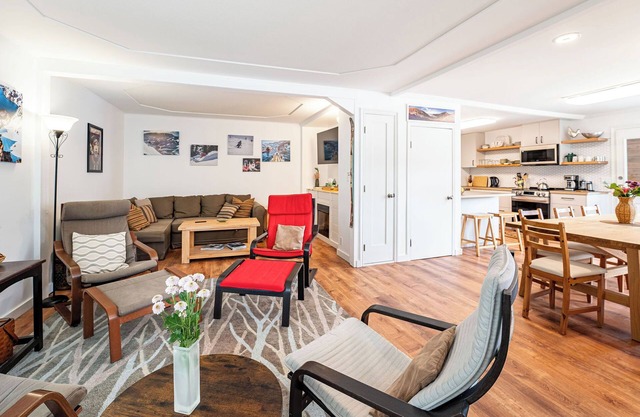 * DOWNTOWN * NEW RENOVATED * Walking distance to everything * Family Friendly *