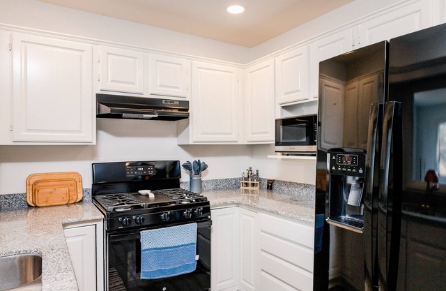 Downtown on Township! 6 min From UofA! Walkable amenities!