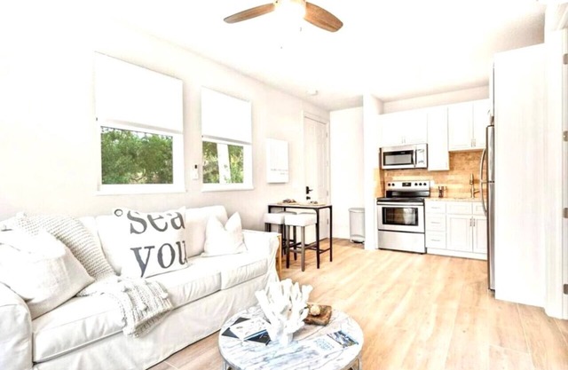 Downtown Sarasota | 1 Bd 1 Ba | Beach | + Pets