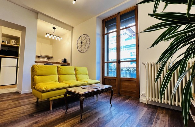 Downtown studio/Near train station/Near shops