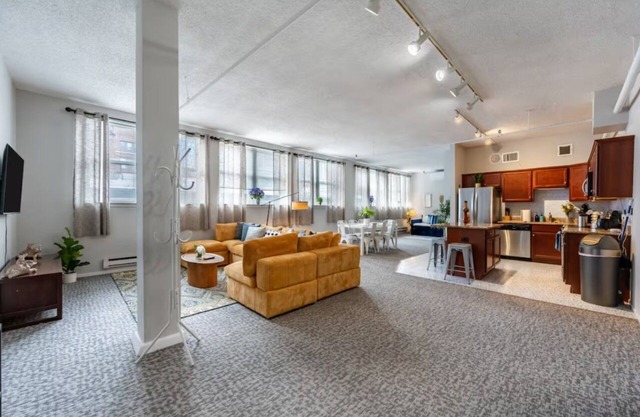 Downtown, Vintage 5bd/2ba (gym+patio) | Sleep 14