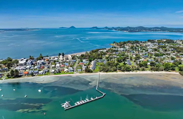 Dream Waterfront Escape with POOL and BOAT BERTH