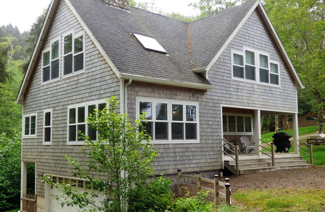 Dreamy Cottage Near Beach, 1.5 Wooded Acres, Free EV Charger!