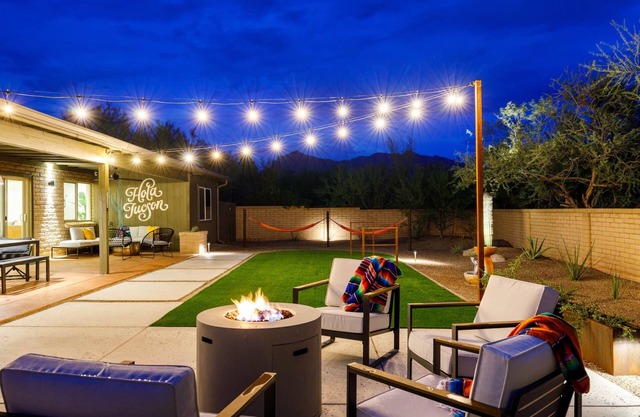 Dreamy Desert Oasis, Huge Private Yard & Hot Tub