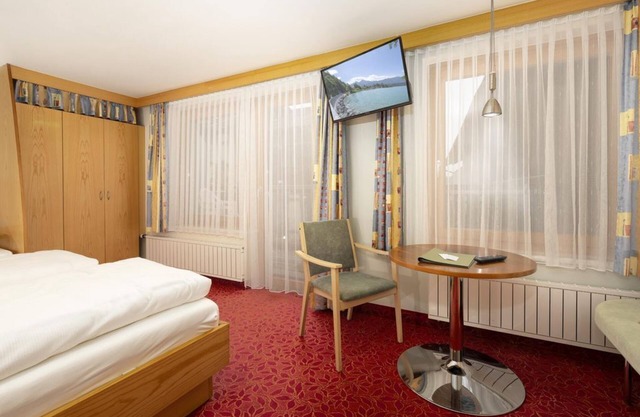 Dreibettzimmer - Finkensteiner Hof, Dion Hotels & Resorts Gmbh