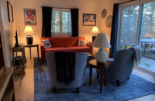 Driftwood Cottage-on the shore overlooking BassHbr 󰀃