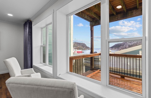 Duckworth | King & Queen | Sub Penthouse | Signal Hill & Harbour Vw