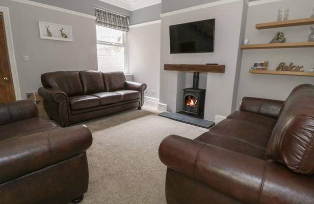 DUMBUIE, pet friendly, with open fire in Haltwhistle