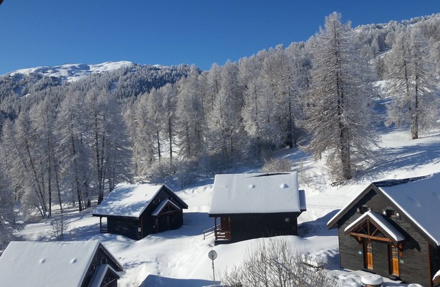 Duplex apartment 8-10p in Risoul at the foot of the slopes ski area Vars Risoul