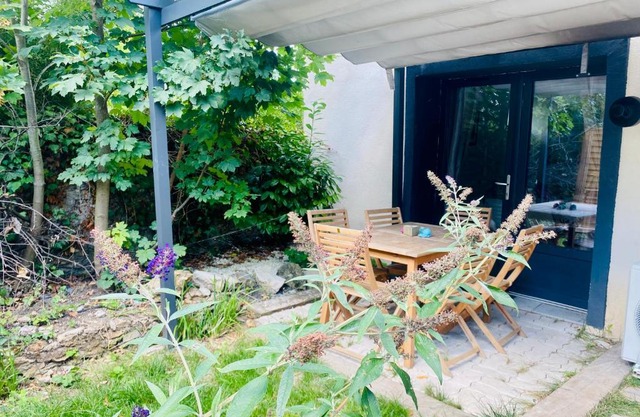 Duplex climatisé avec une terrasse sur jardin
