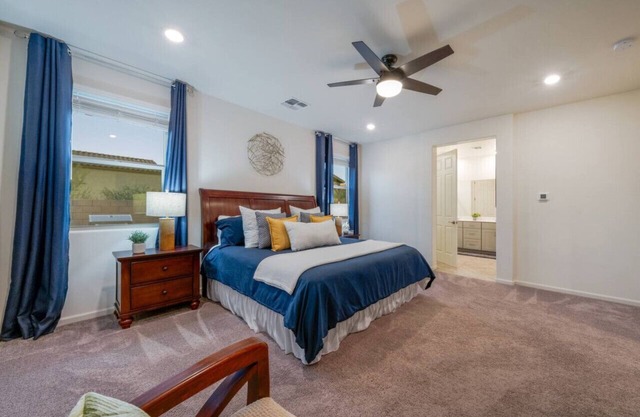 Duplex-Style House/Split/3 BR 3 BA/Office
