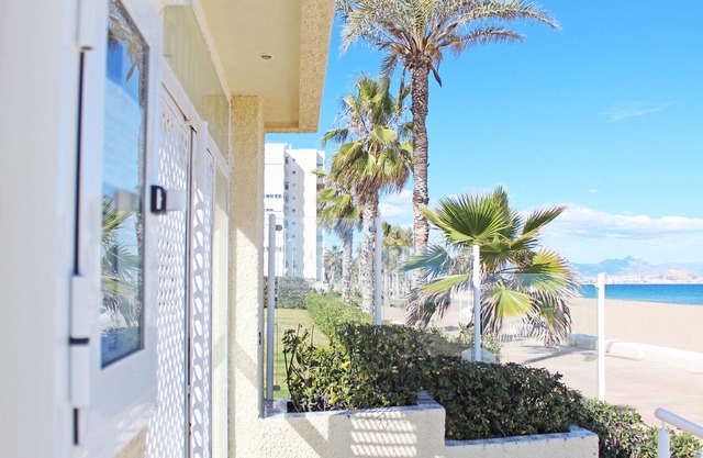 Duplex townhouse 1st line of the sea with pool and tennis