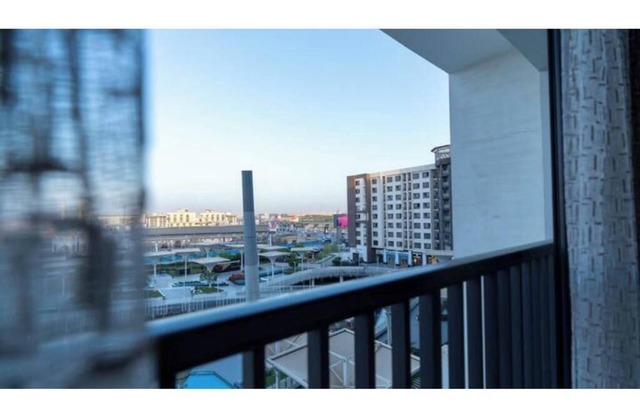 Duplex w/Pool View Near AUC