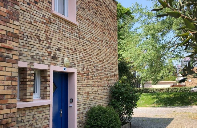 Duplex with terrace in a wooded park, 500 m from the beach