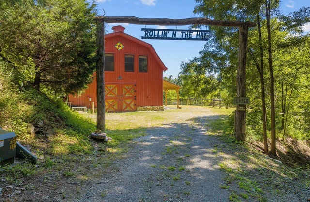 Dutch Barn Style cabin at Leatherwood Mountains with great views.