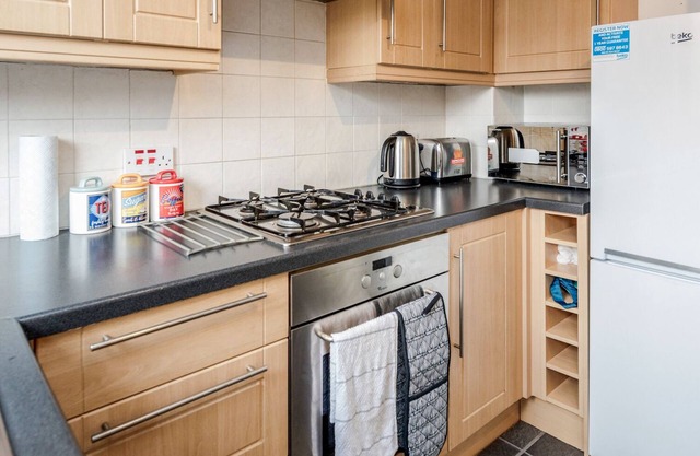 Dwellers Delight Living Serviced Accommodation ★ 2 Bed House ★Woodford, London.