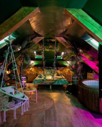 Dynasty Jungle Home Spa Jacuzzi