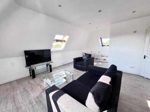 Ealing Hight's-underground walking direct to Heathrow -shops