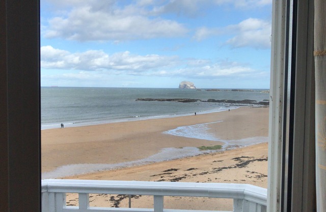 East sands holiday apartment seafront
