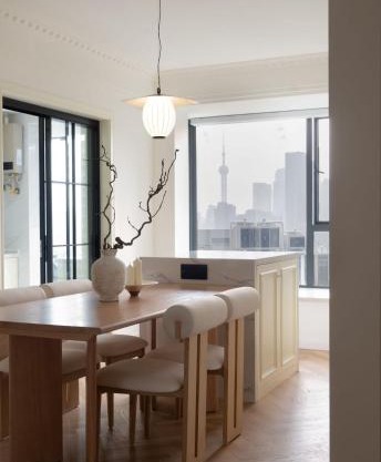 Eastern Hub - Bund Branch 3-Bedroom Near Yuyuan Garden, Nanjing Road with Shanghai Tower Views, Near Subway
