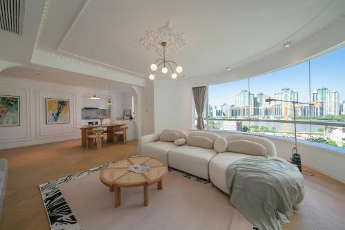 Eastern Hub - Bund Branch Simply Luxurious 4 King Beds, Big French Windows with Bund Views
