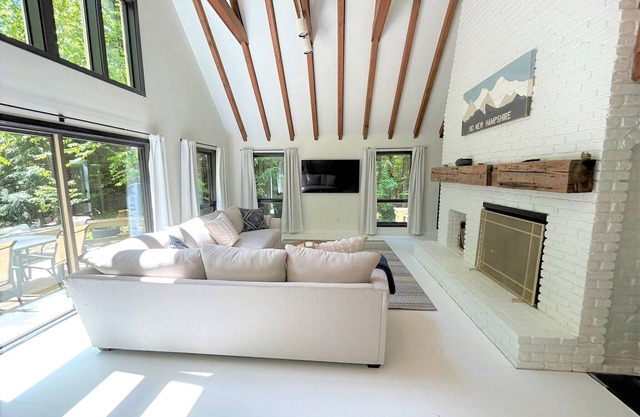 Eastman Home with Hot Tub!