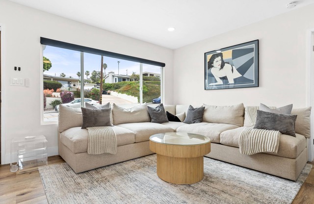 Easy Access to Everywhere in SD! Ocean View. Weekly and Monthly Discounts