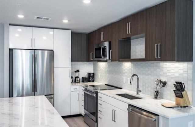 Easy Access to I-270| Close to Bethesda Central Farm Market |by GLS