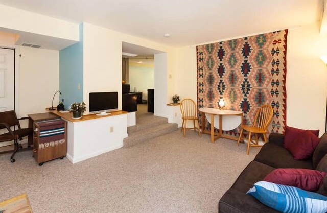 Easy Access To Washington D.C. -Private Garden Entrance -Walk To Bethesda Metro