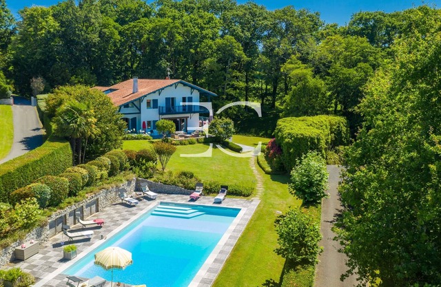 Easy Clés- Villa on the golf + Pool + A/C