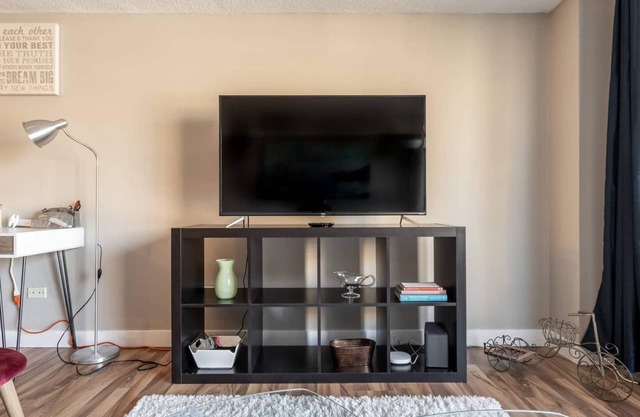 Eat, Drink, Shop, Live and Be Merry on 17th Avenue Executive Luxury Living