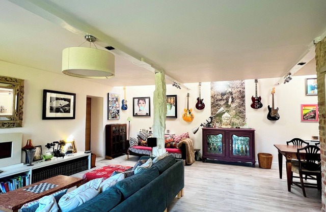 Eclectic Barn · Pergola & Dog-Friendly Garden
