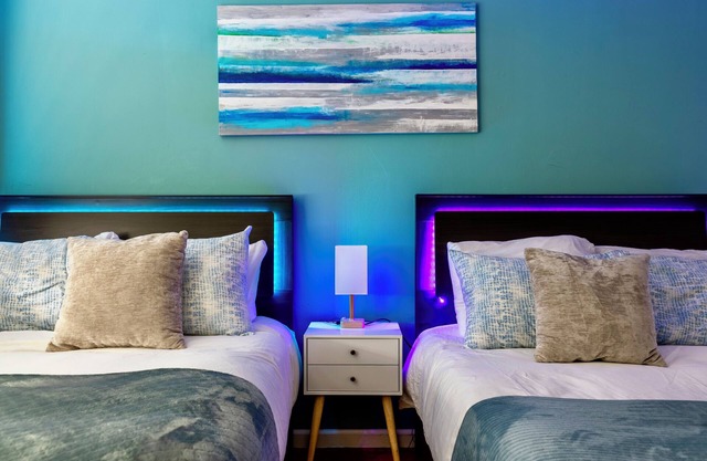 Eclectic Tech and Family Friendly with Gaming 5 min Walk to Meta in Menlo Park